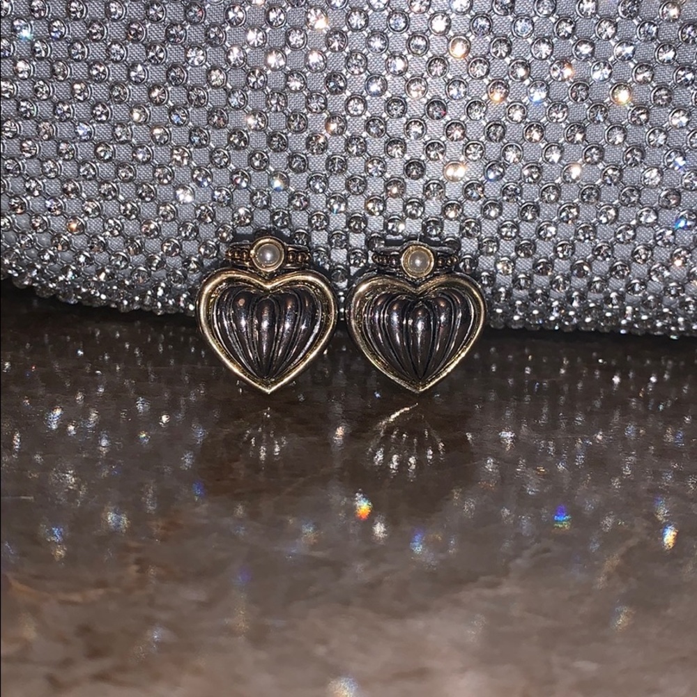 Heart stud earrings
